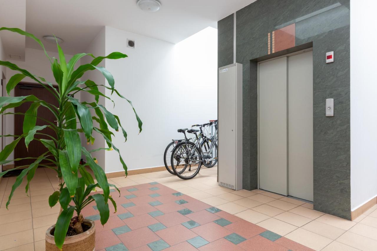 Apartments Chelmonskiego Warsaw Ursus By Noclegi Renters Eksteriør bilde
